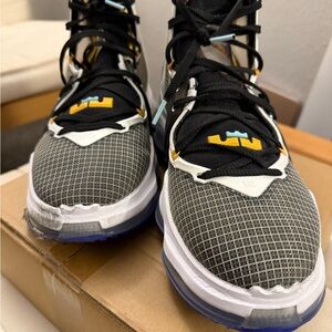 Nike LeBron 19’ “Graduate” Men's Basketball Athletic Shoes - 8.5 Men